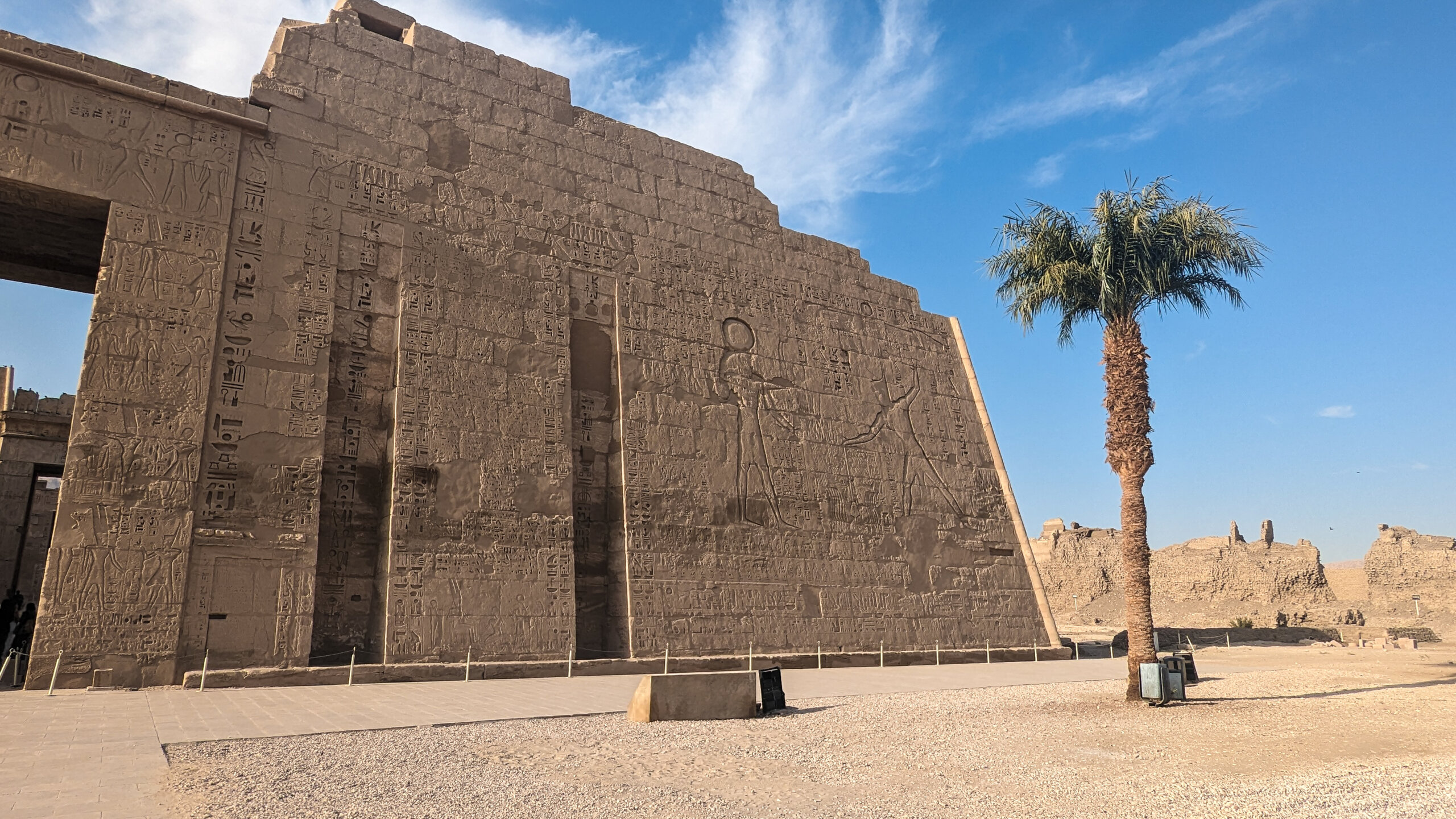 habu-temple-pylon-luxor-west-bank-egypt