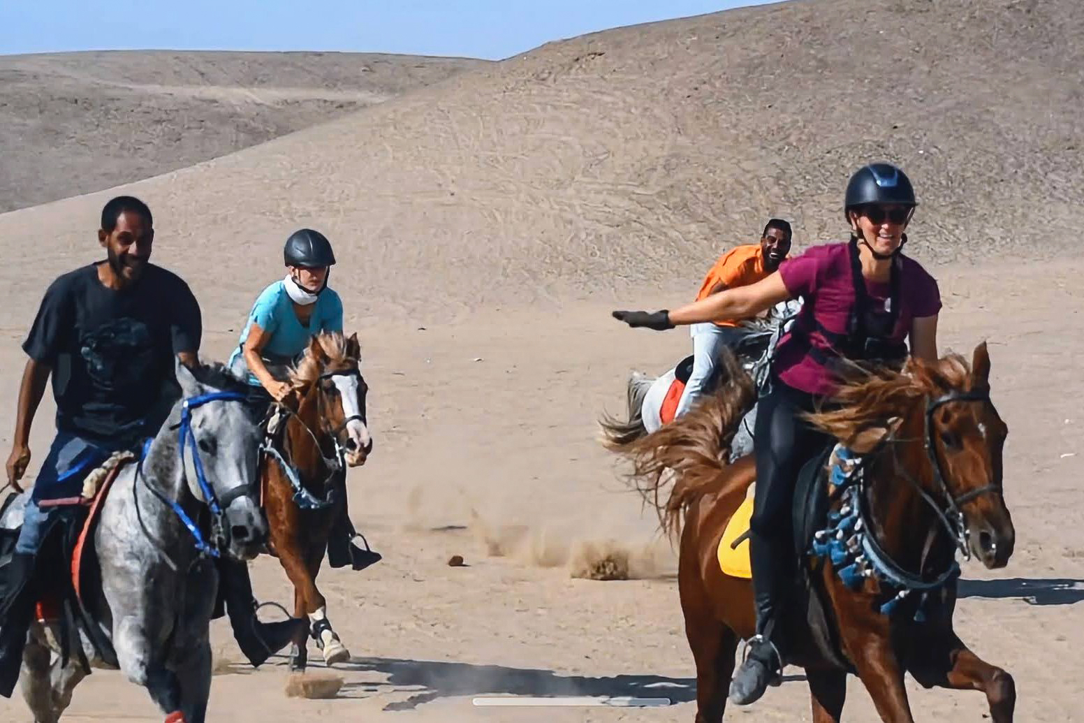 horse-riding-holiday-desert-galloping-luxor-egypt