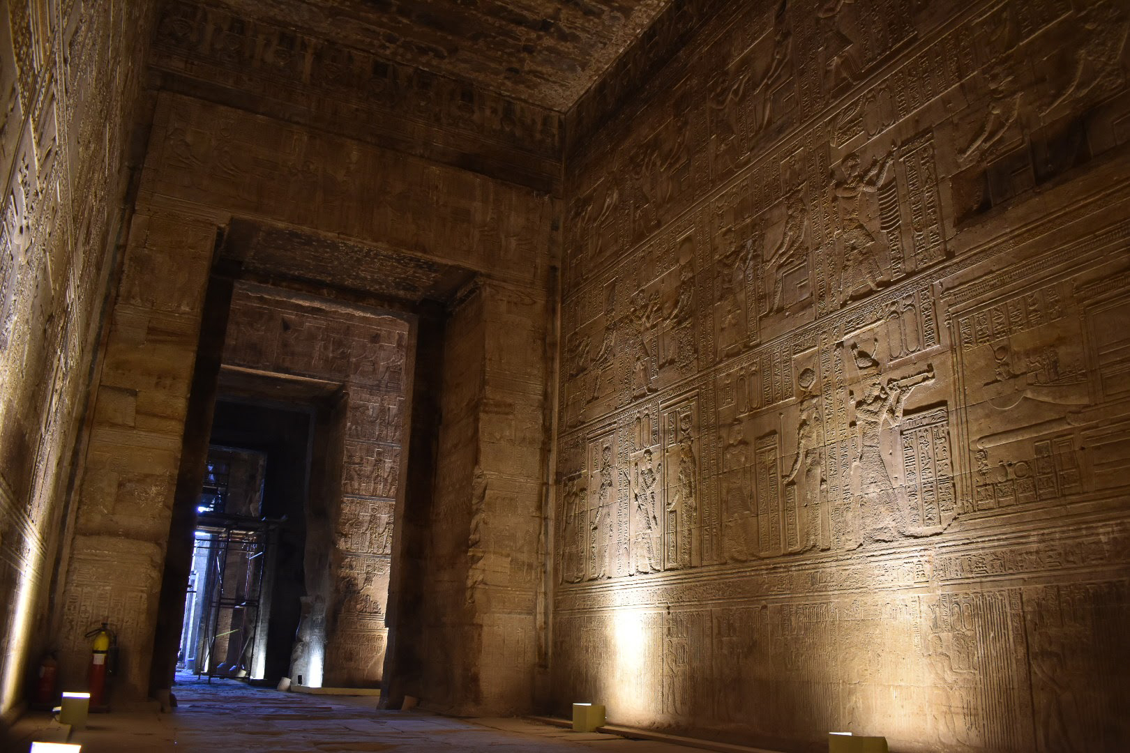 inside-dendera-temple-luxor-egypt