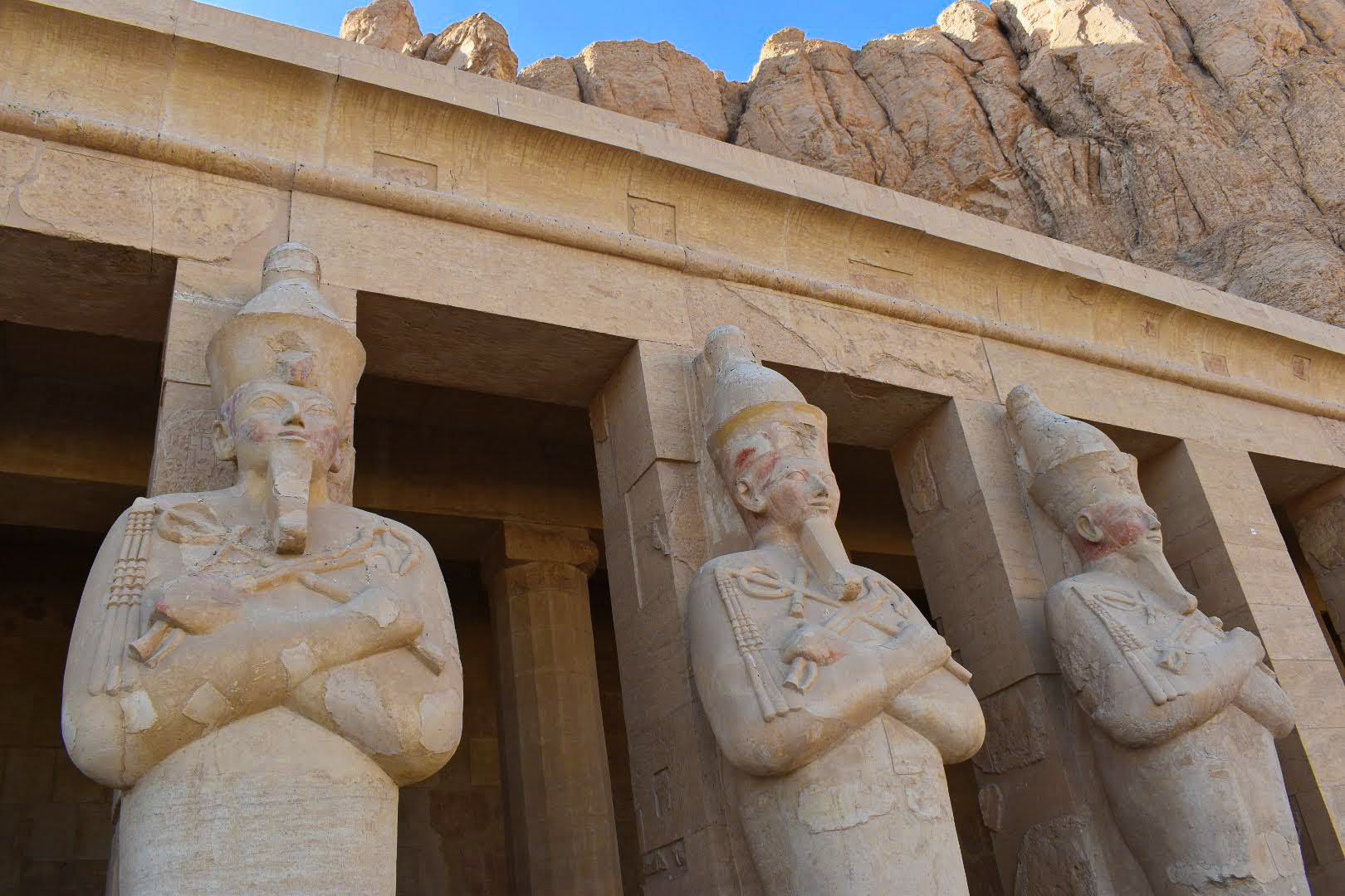 statues-hatshepsut-temple-luxor-egypt