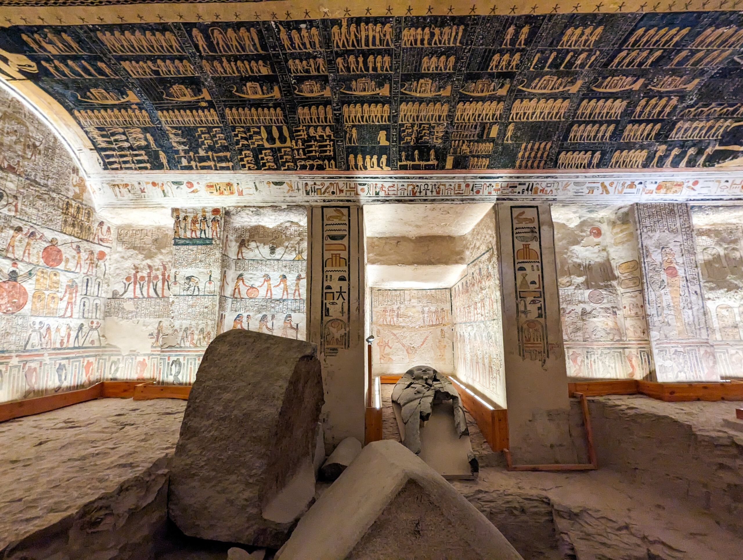 inside-tomb-burial-chamber-sarcophagus-valley-of-the-kings-luxor-egypt