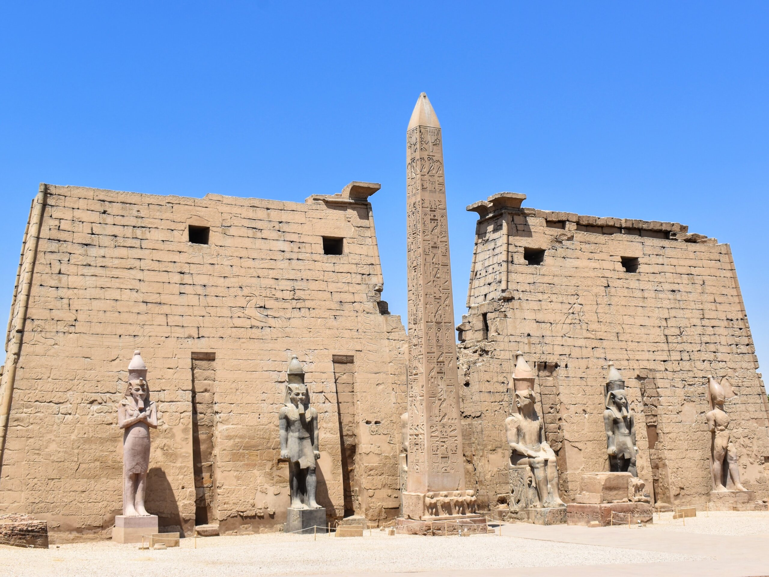 luxor-temple-pylon