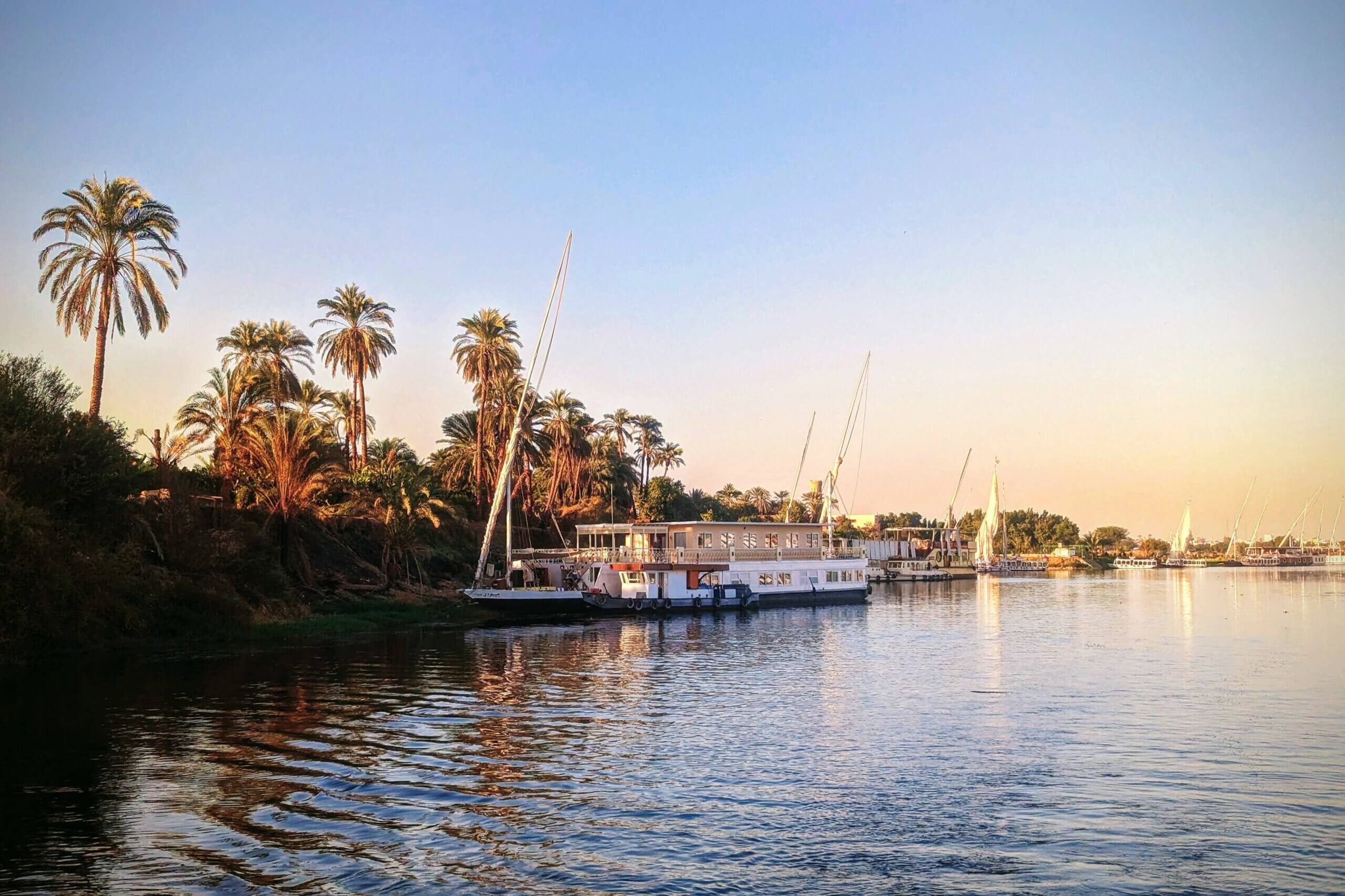 nile-river-boats-luxor-egypt