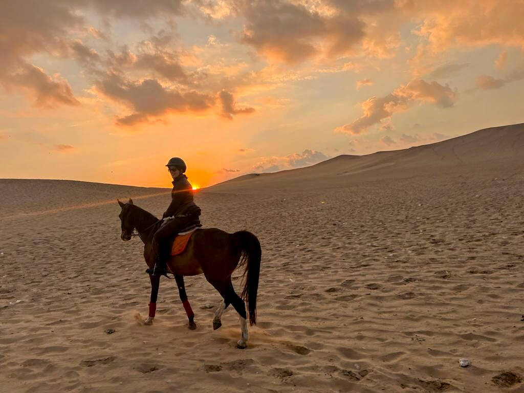 horse-riding-in-desert-at-sunset-cairo-egypt