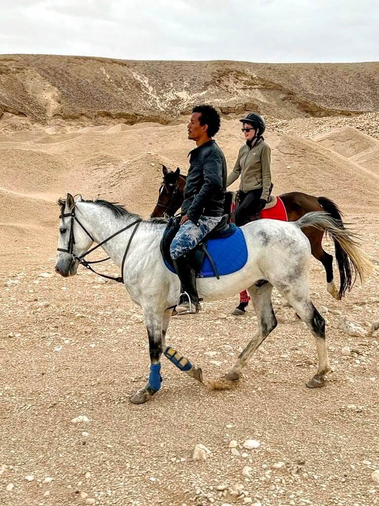 horse-riding-luxor-desert-egypt